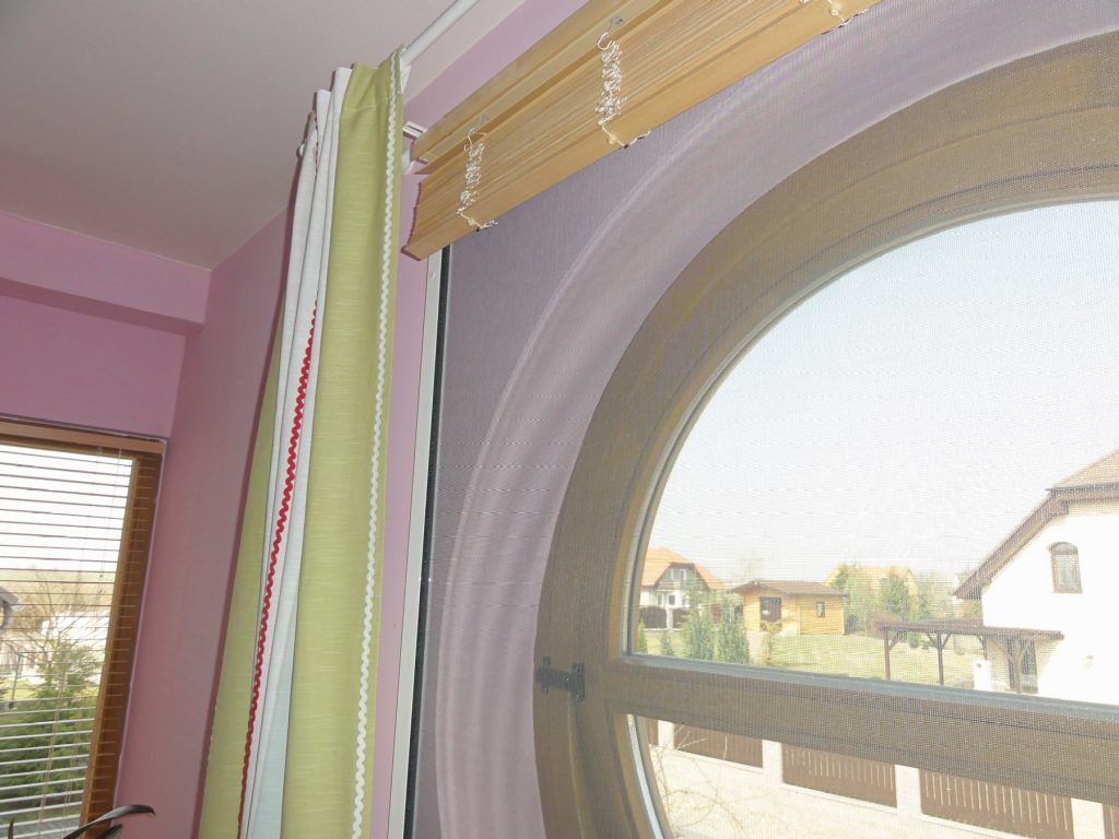 Detail horizontální rolovací sítě