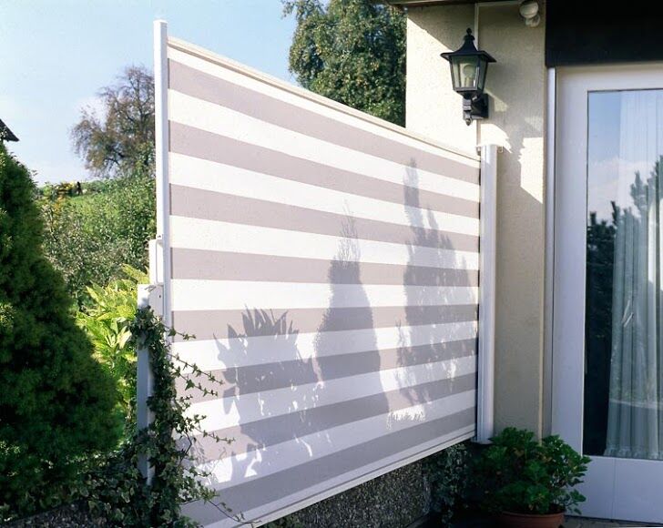 Svislá barevná markýza