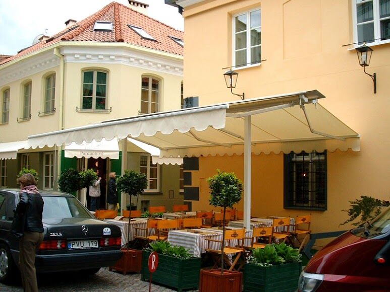 Samostojná markýza na zahrádku restaurace