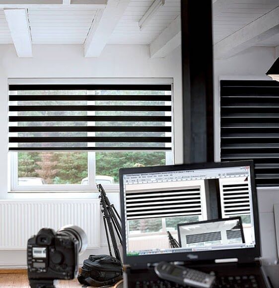 L&aacute;tkov&aacute; roleta den a noc - čern&aacute;