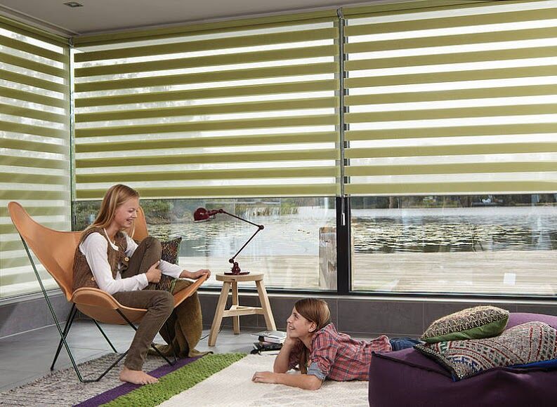 Barevn&aacute; roleta den a noc - zelen&aacute;, ovl&aacute;d&aacute;n&iacute; na řet&iacute;zek