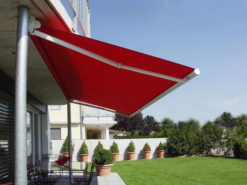 Klasická výsuvná markýza nad terasou