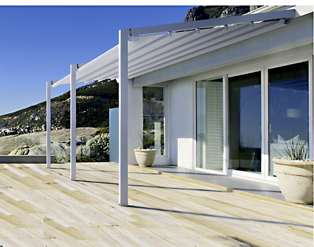 Stylov&aacute; baldach&yacute;nov&aacute; pergola proti de&scaron;ti na terasu