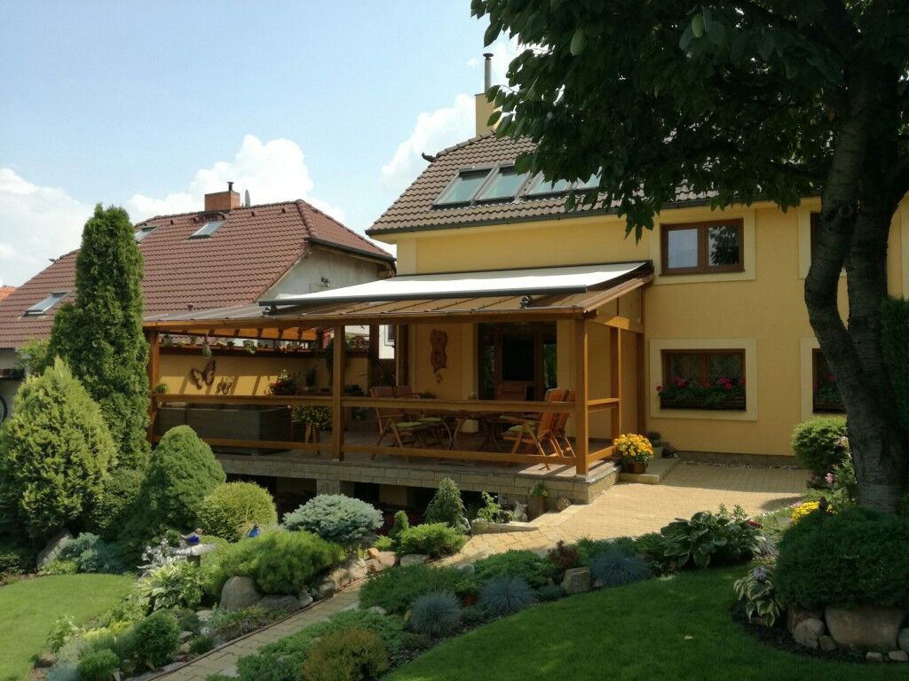 Mark&yacute;za na zast&iacute;něn&iacute; stř&iacute;&scaron;ky nad terasou, Pardubice