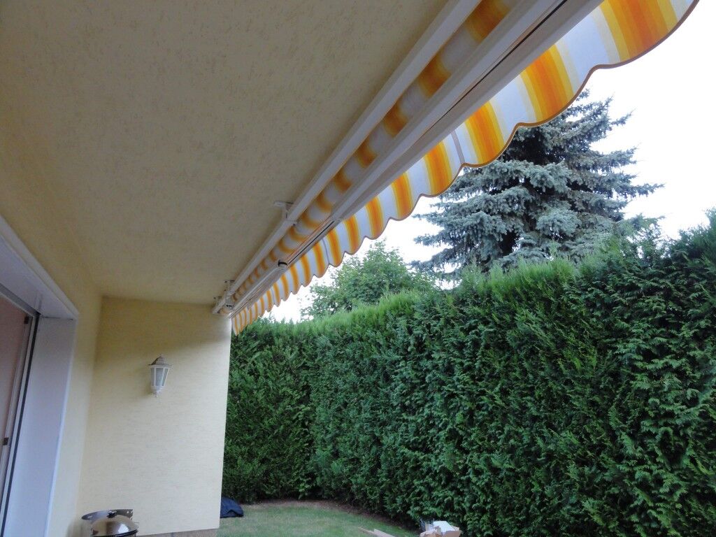 Detail uchycen&iacute; mark&yacute;zy pod balkonem, okres Pardubice