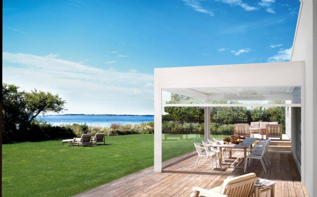 Na pergolu Med Room Maki lze instalovat i bočnice