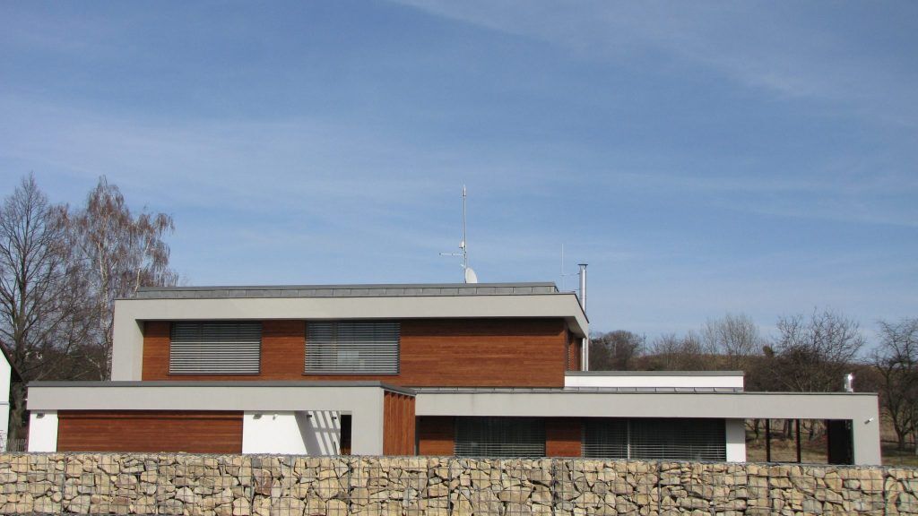 Venkovn&iacute; žaluzie Zetta, dvoupatrov&yacute; rodinn&yacute; dům Litomy&scaron;l