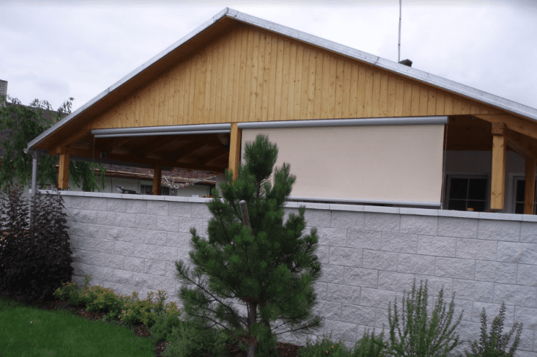 Screenová roleta vedená lankem