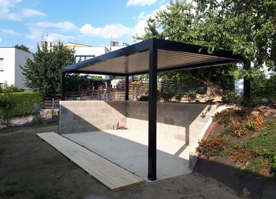 Bioklimatická pergola Artosi jako moderní zastřešení zahradního posezení