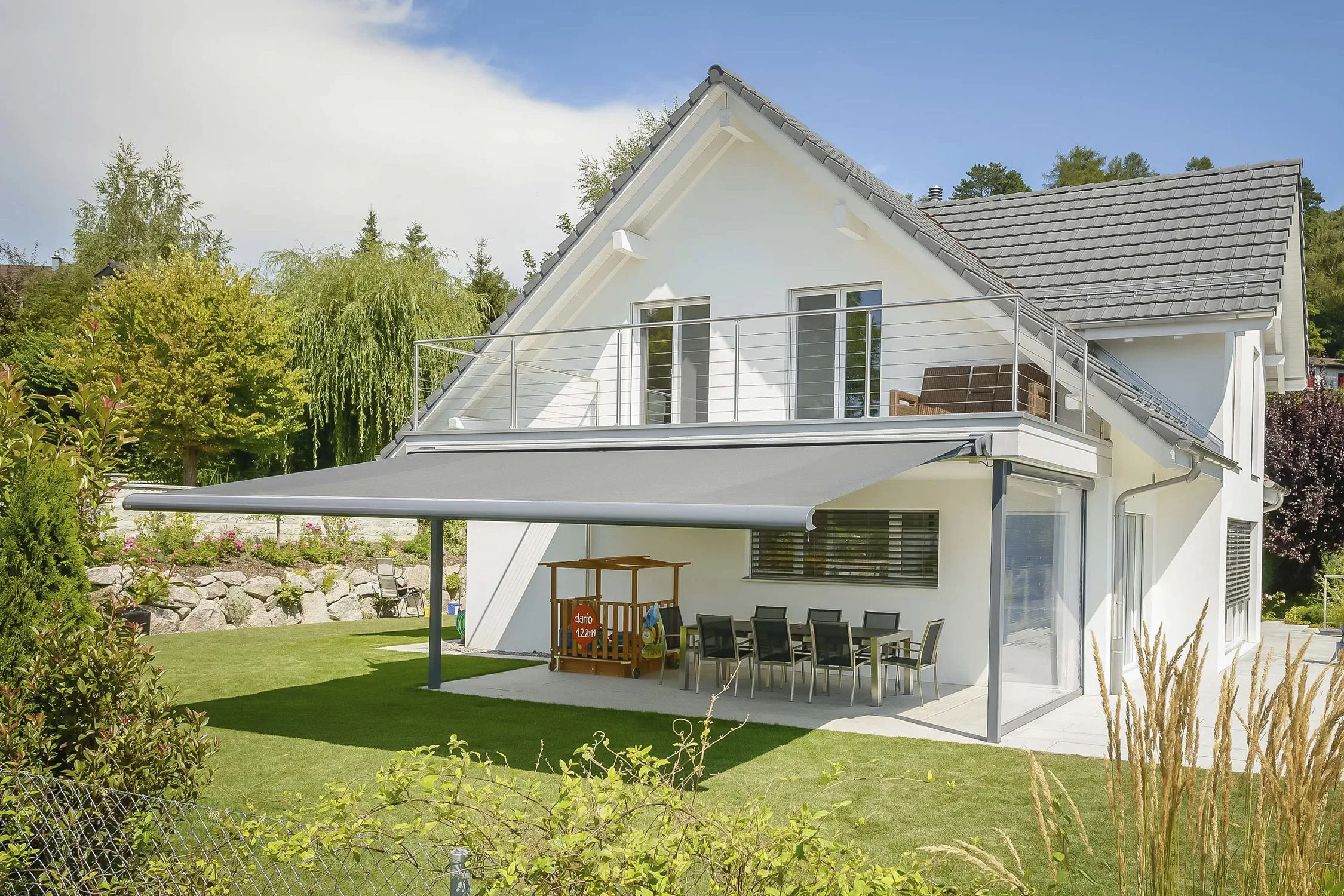 Markýza Tendabox na příměstském domku