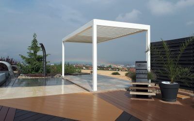 Samostojná hliníková pergola s lamelami k bazénu