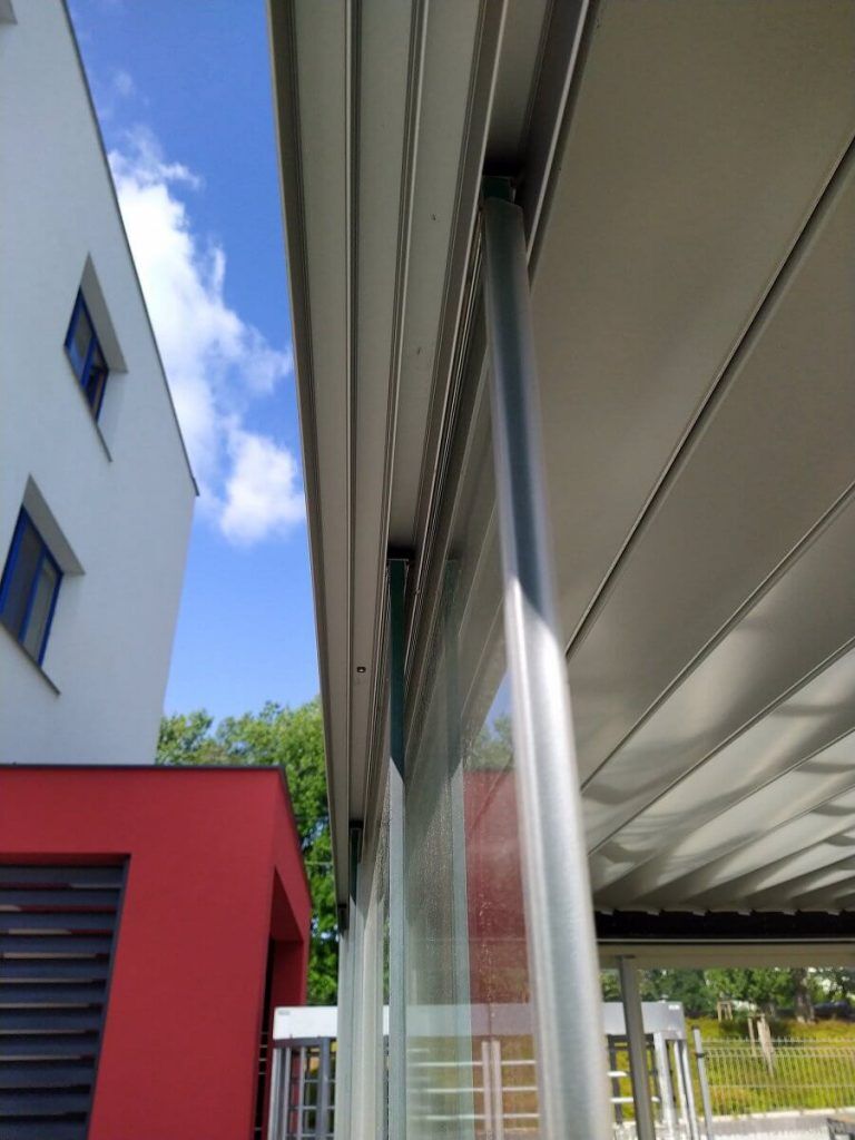 Detail prosklen&iacute; pergoly