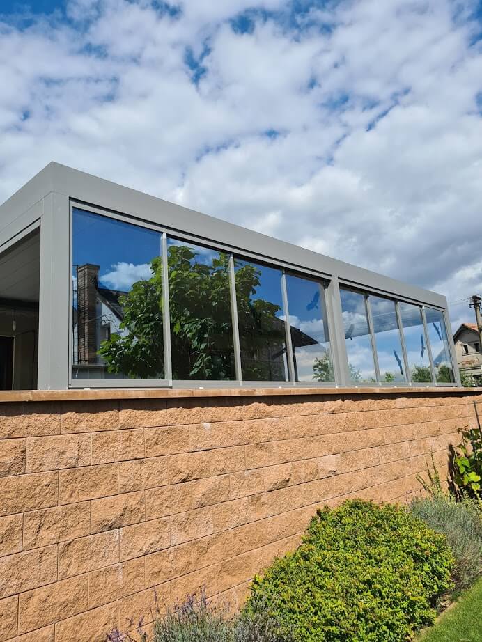 Posuvn&eacute; prosklen&iacute; pergoly Artosi