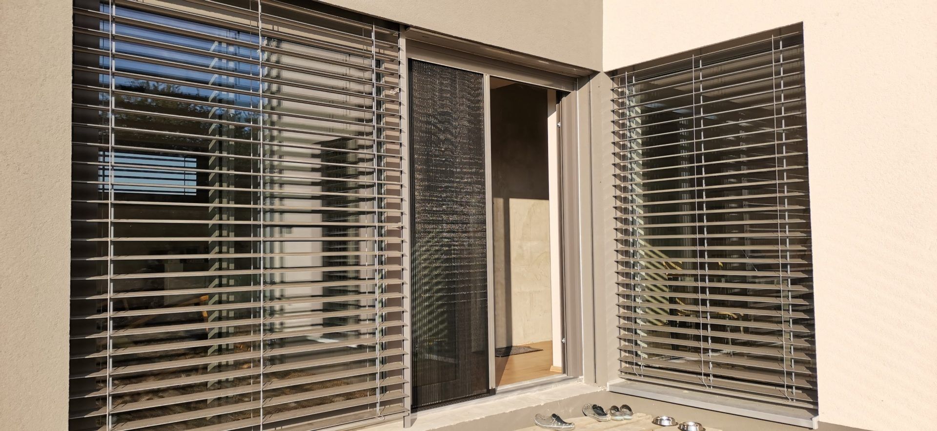 Venkovní žaluzie a plisé síť proti hmyzu