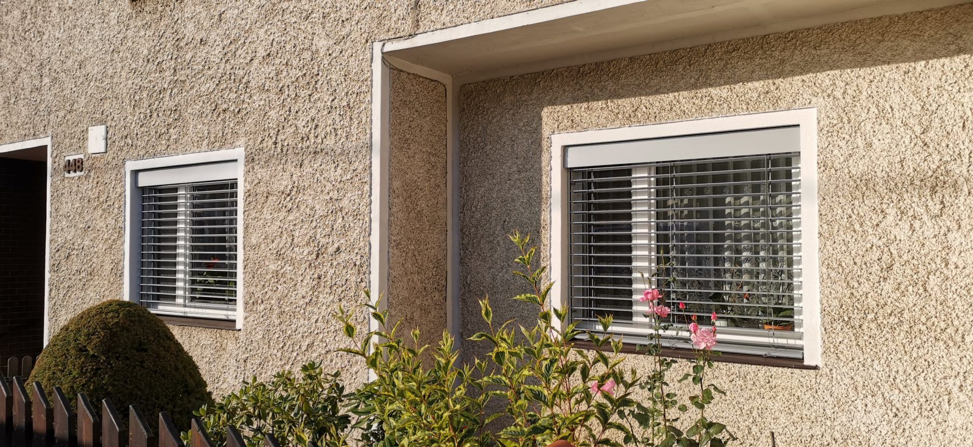 Stříbrná Venkovní žaluzie - dodatečně montovaná
