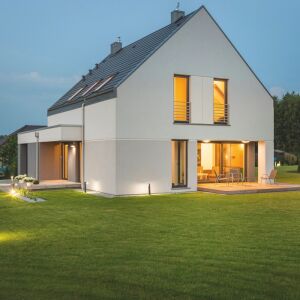 Okna VEKA Softline 82 vypadají skvěle i za soumraku