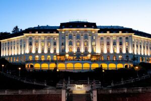 Dřevěná okna Oknotherm báječně doplní i luxusní hotel