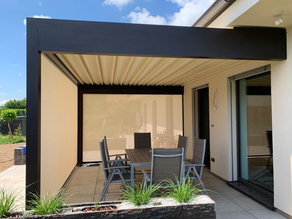 Hliníková pergola Horizontal s bočními screenovými roletami